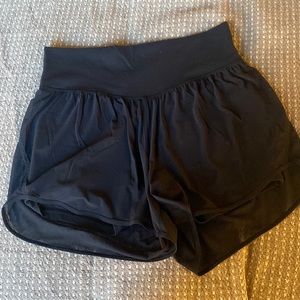 Lululemon nulu and mesh yoga shorts 3.5 inch length